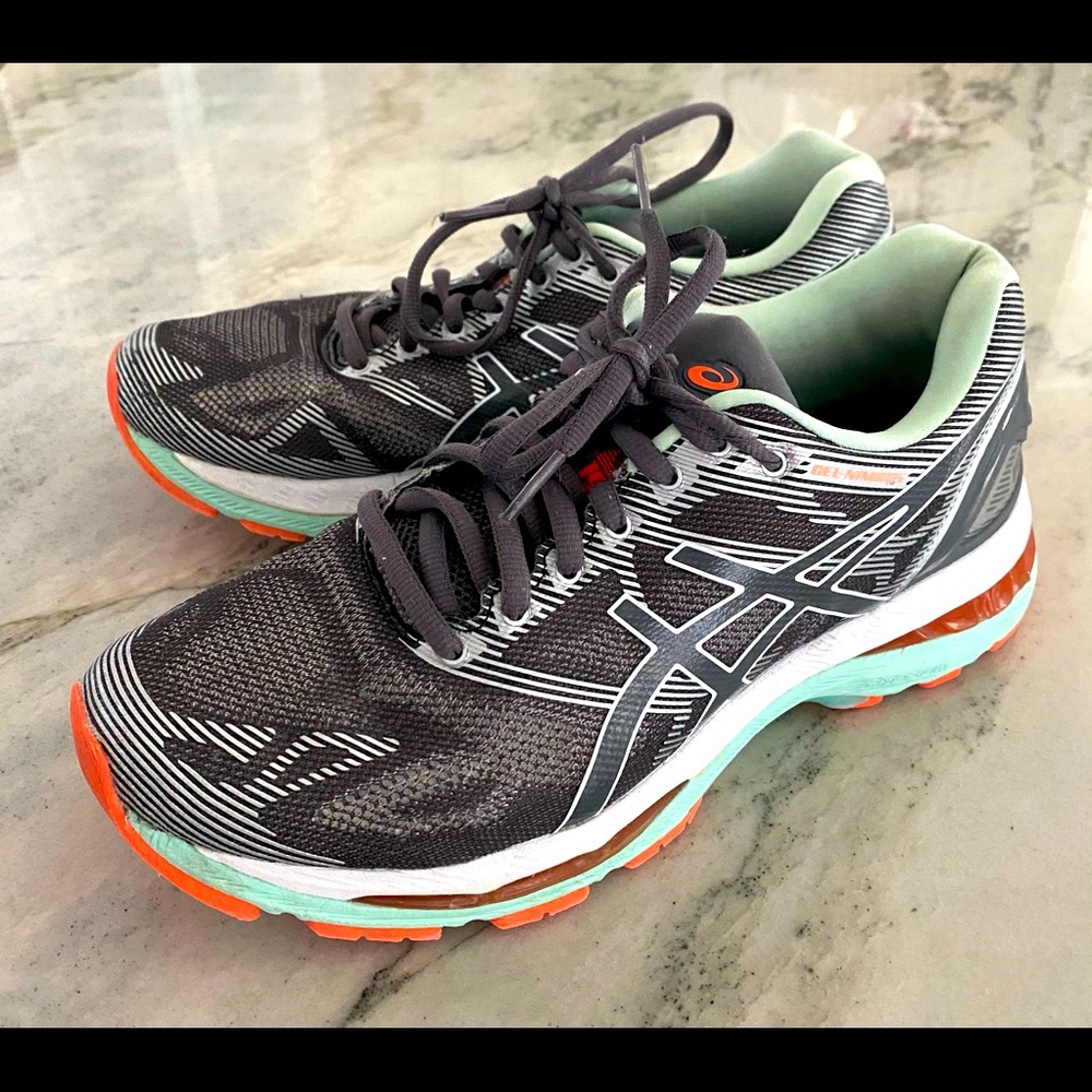 ASICS women’s tennis shoes size 8